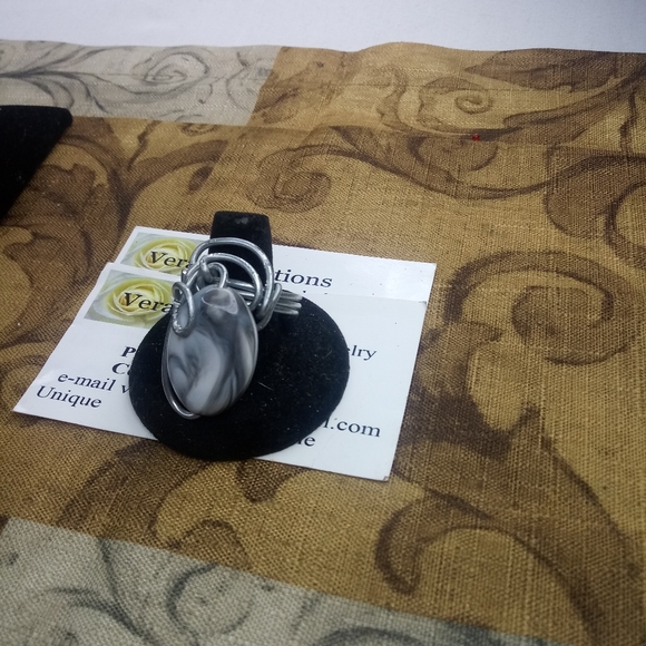 Jewelry - Picture 5 of 6